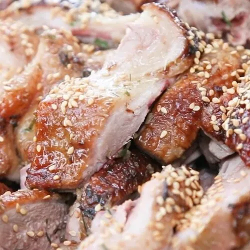 cach-lam-vit-quay-la-moc-mat-mac-mat-ngon-cho-mam-com-ngay-le-avt-1200x676