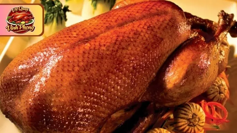 Vịt Quay Da Giòn: Chuẩn Vị Truyền Thống Tại Vĩnh Phong