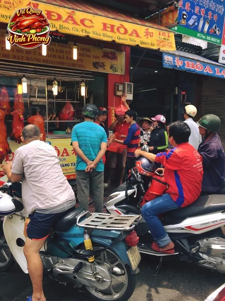 Không gian quán vịt quay Đắc Hòa và trải nghiệm phục vụ thực tế