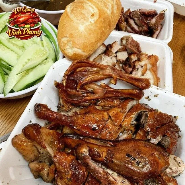 Vịt Quay Ăn Bánh Mì Có Ngon Không?