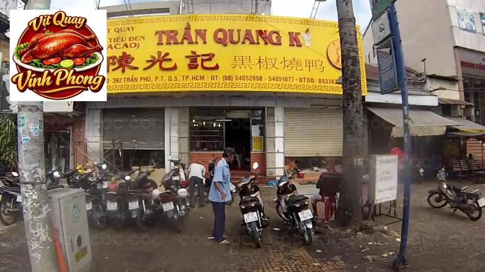 Không gian quán vịt quay Trần Quang Ký nổi tiếng tại Sài Gòn