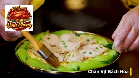 Chân vịt nhồi nhân có thể chế biến bằng nhiều phương pháp như hấp, chiên hoặc nướng