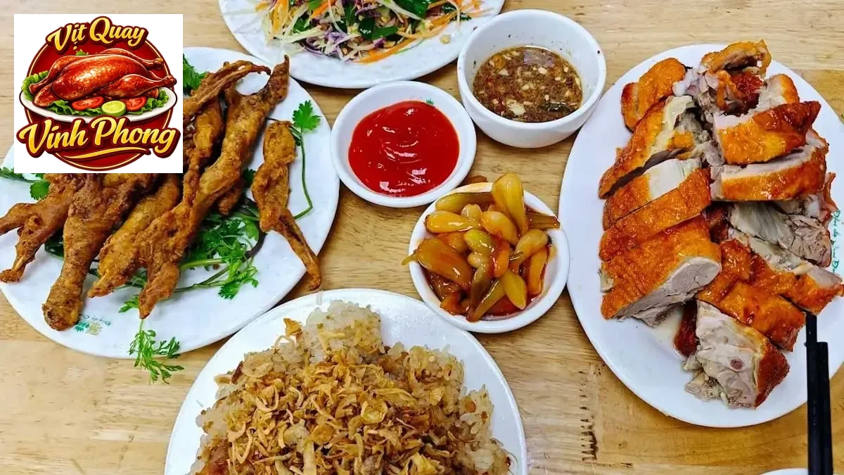 Mặt tiền quán Vịt 29 Hà Đông với lượng khách đông vào giờ cao điểm