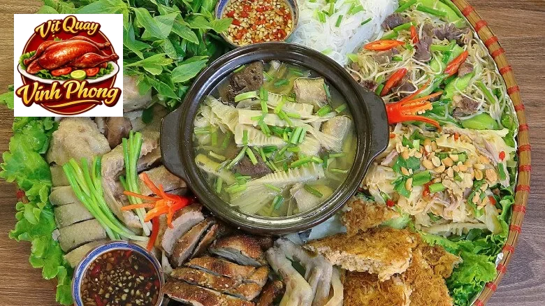 Mẹt vịt quay truyền thống hấp dẫn với nhiều món ăn kèm đặc sắc