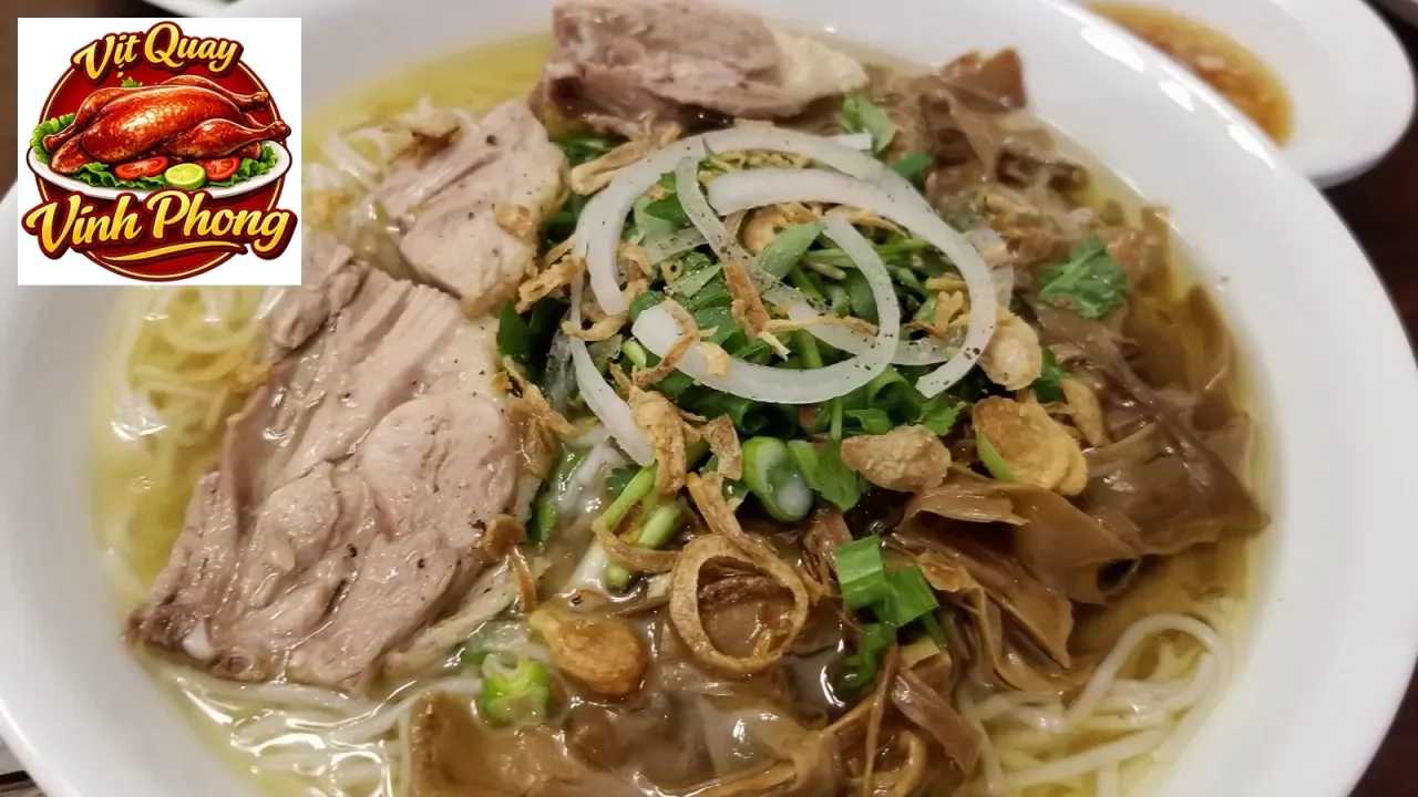 Món bún măng vịt truyền thống mang đậm nét ẩm thực Việt Nam