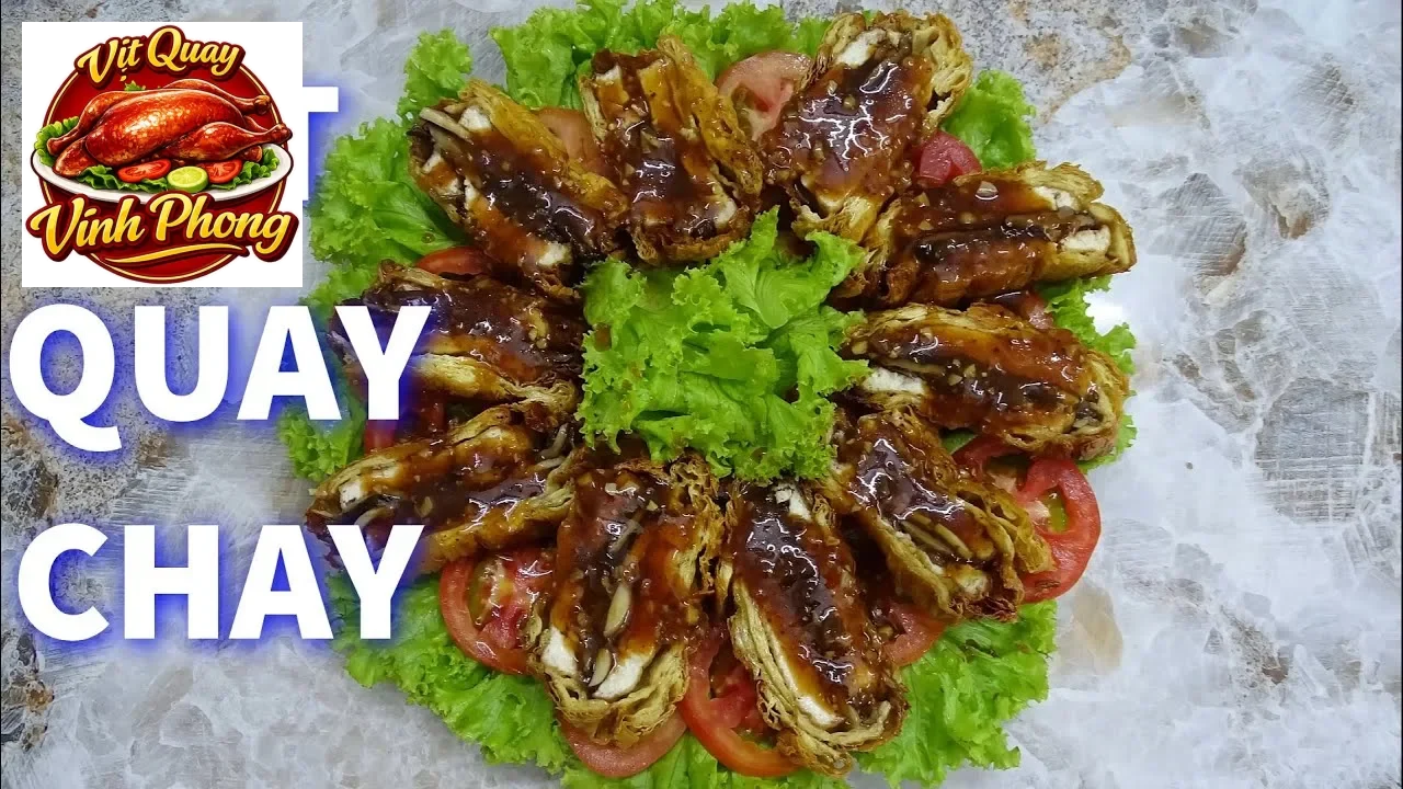 Thành phẩm vịt quay chay phong cách nhà hàng với lớp da vàng bóng hấp dẫn