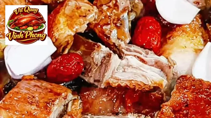 Vịt kho với nước dừa và táo đỏ đậm đà, thơm ngon